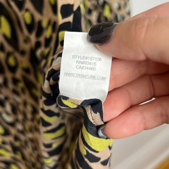 TRINA TURK Silk Blend Leopard Animal Print V Neck Popover Long Sleeve Blouse - Picture 8 of 9